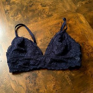 Cute lacey bralett navy blue. Size small